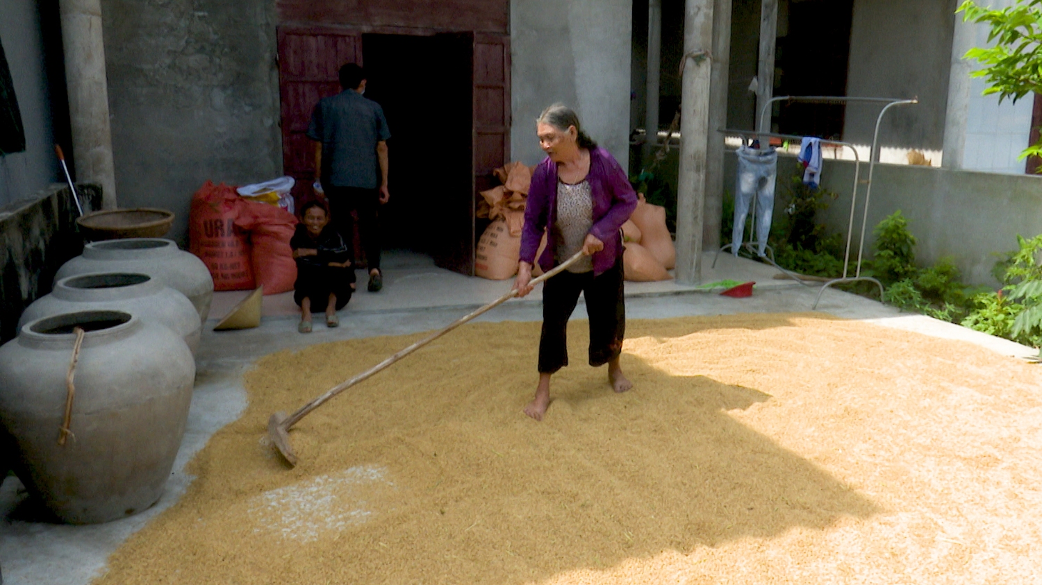 Người nghèo ở  thôn Vĩnh Lộc, xã Quảng Lộc được tiếp cận với các chính sách hỗ trợ giảm nghèo