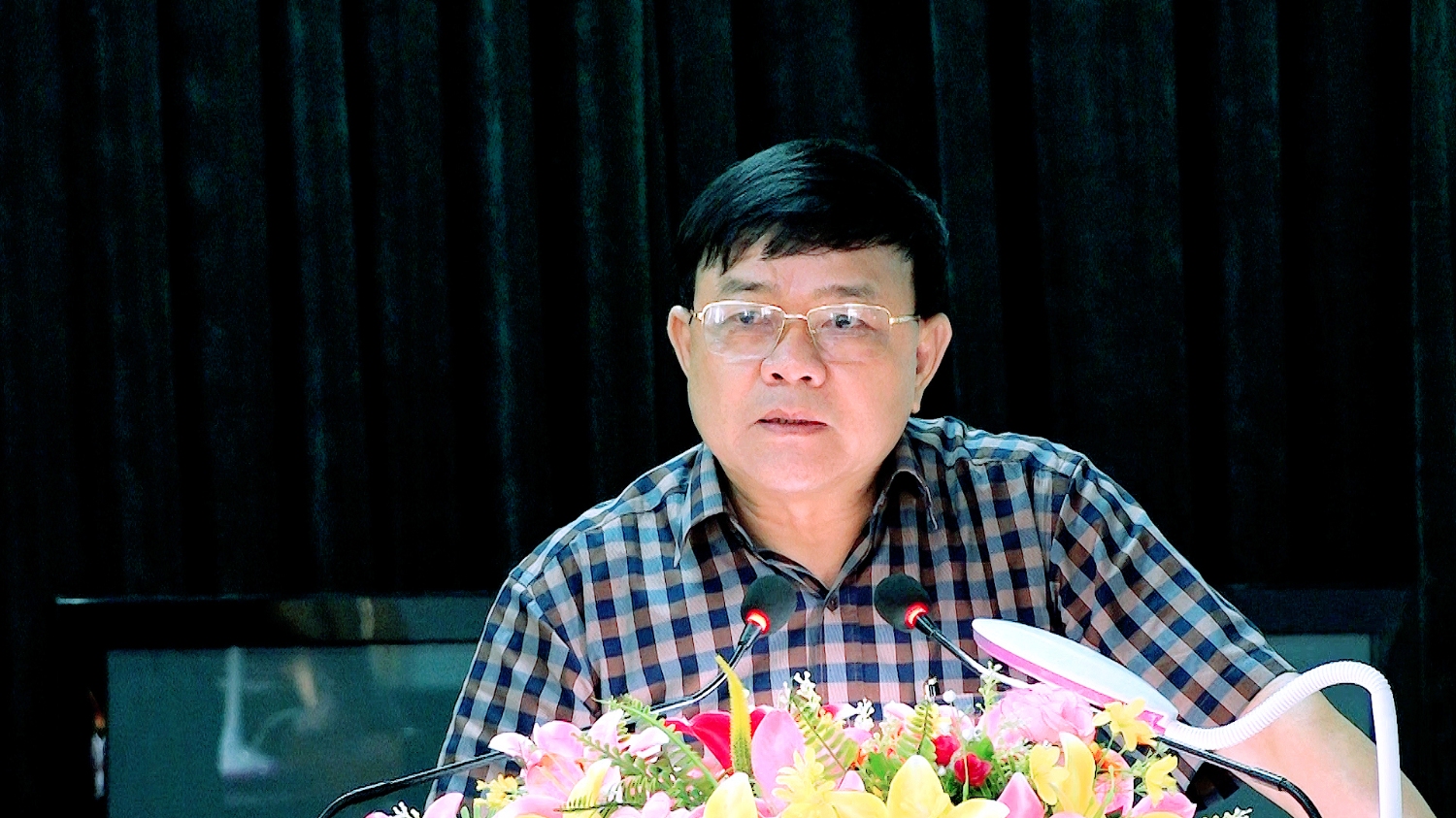 đồng chí Đoàn Minh Thọ PBT Thị ủy, Chủ tịch UBND thị xã phát biểu kết luận hội nghị