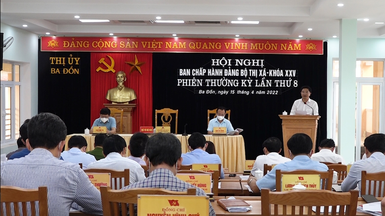 Toàn cảnh hội nghị BCH Đảng bộ thị xã Khóa XXV  phiên họp thường kỳ lần thứ 8