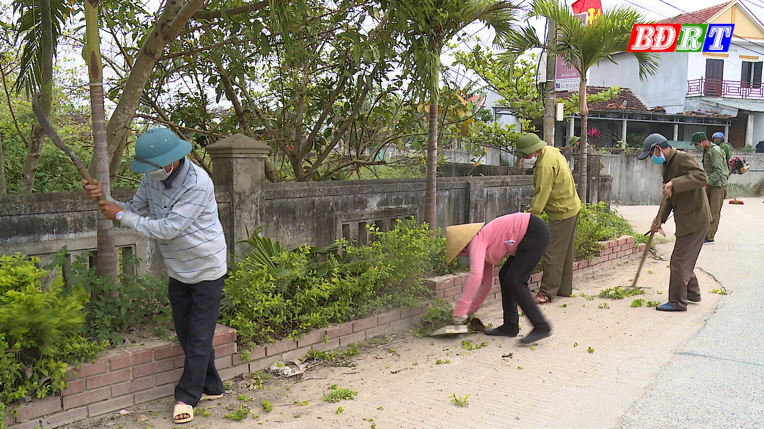 Người cao tuổi xã Quảng Lộc tham gia xây dựng nông thôn mới, đô thị văn minh và bảo vệ tài nguyên môi trường