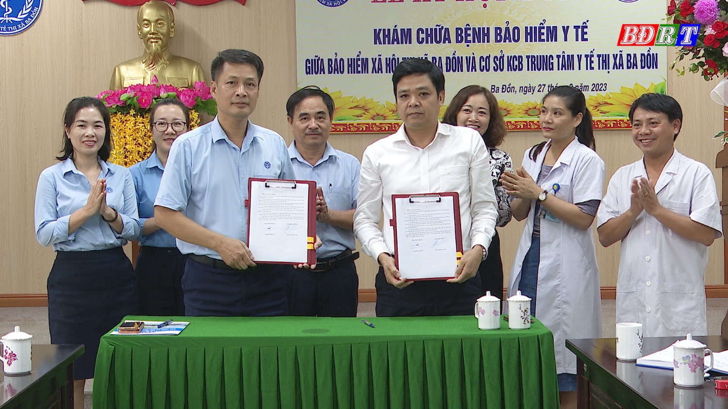 BHXH thị xã và Trung tâm Y tế thị xã Ba Đồn ký hợp đồng khám chữa bệnh bảo hiểm y tế