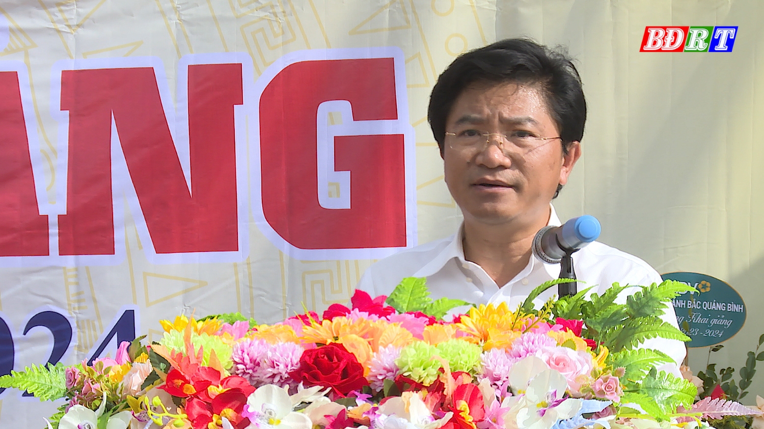 Đồng chí Bí thư Thị ủy Ba Đồn Trương An Ninh phát biểu tại lễ khai giảng