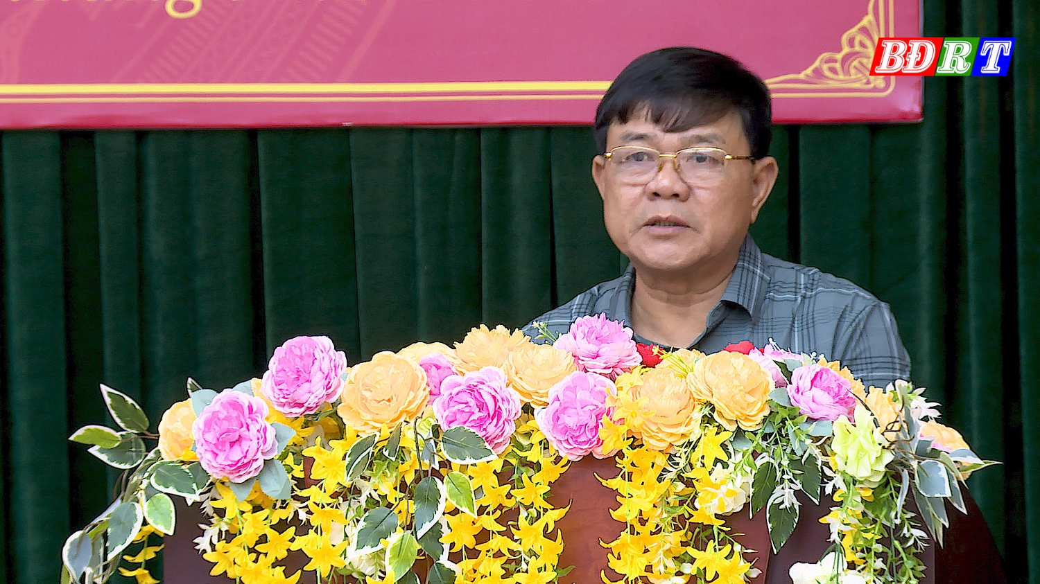 Đồng chí Đoàn Minh Thọ, PBT Thị ủy - Chủ tịch UBND thị xã - Chủ tịch Hội đồng nghĩa vụ quân sự thị xã phát biểu tại hội nghị.