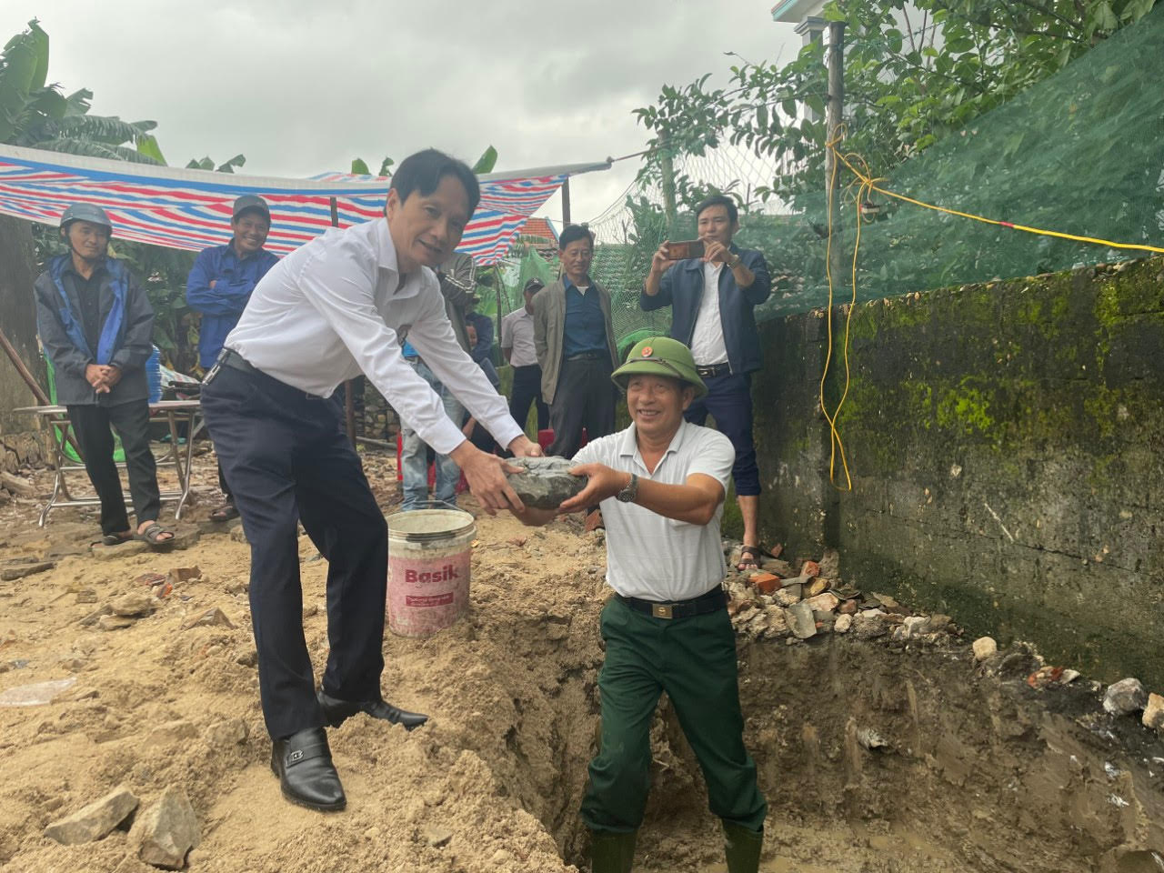 Agribank chi nhánh huyện Quảng Trạch Bắc Quảng Bình hỗ trợ xây nhà tình nghĩa cho hộ nghèo