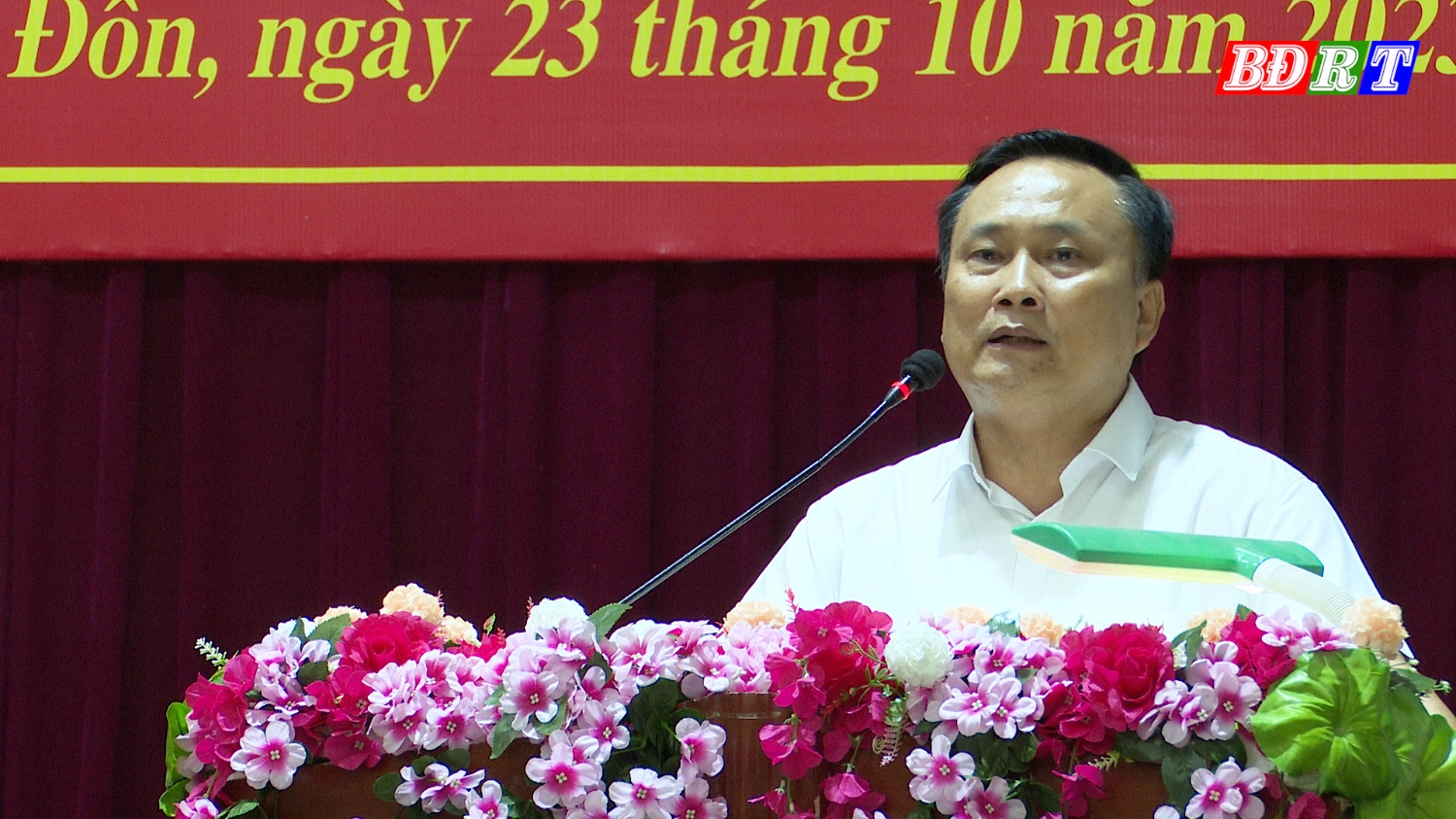 Giám đốc KBNN Quảng Bình phổ biến các nội dung chính cho các đại biểu