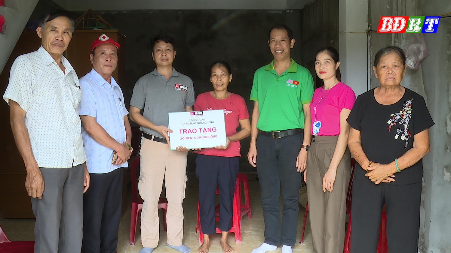 Công đoàn Dự án MAG Quảng Bình đã hỗ trợ cho gia đình bà Phan Thị Luyền ở thôn Tân Đức, xã Quảng Tân