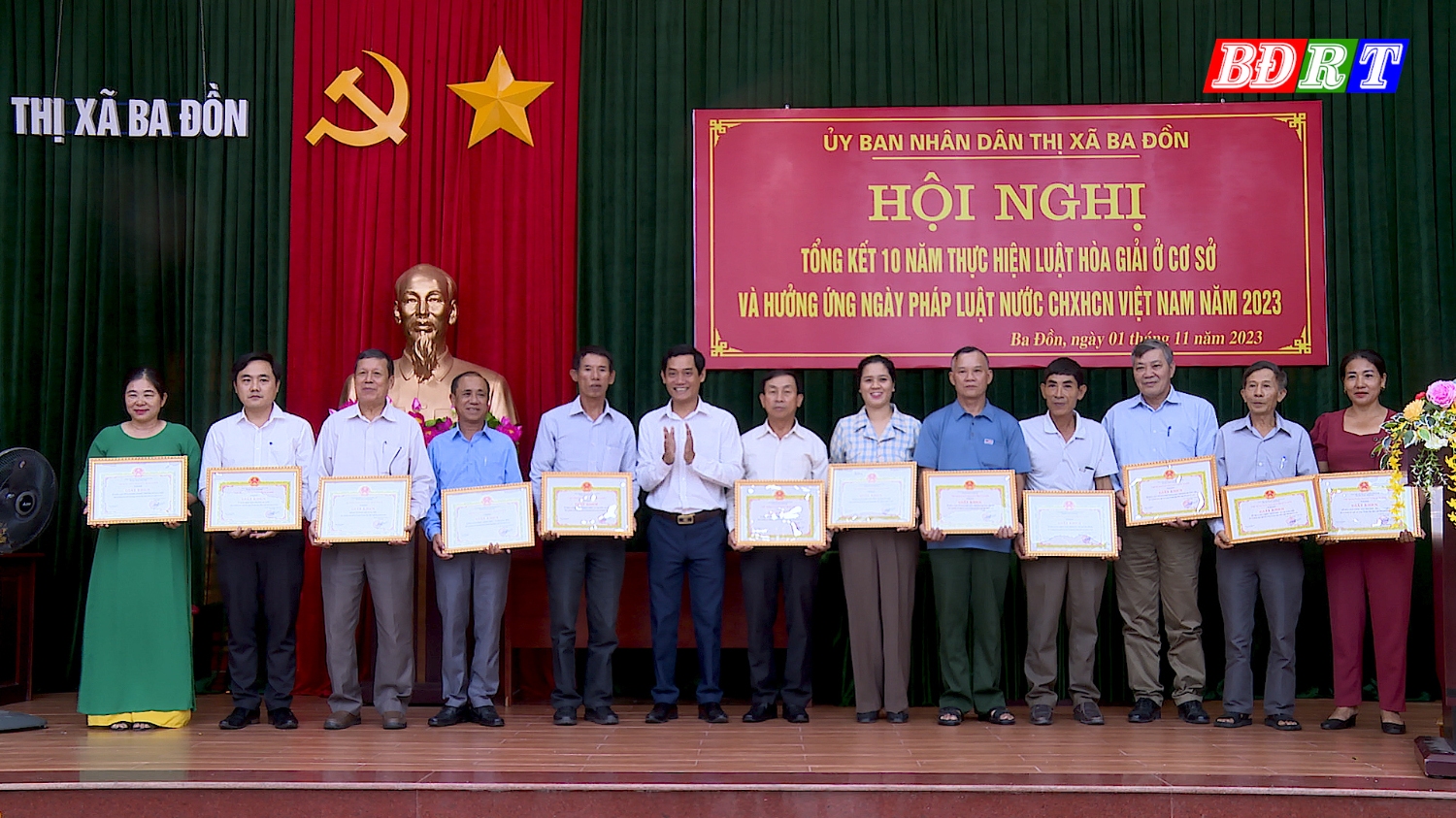 UBND thị xã Ba Đồn khen thưởng cho 12 tập thể có thành tích xuất sắc trong công tác hòa giải ở cơ sở