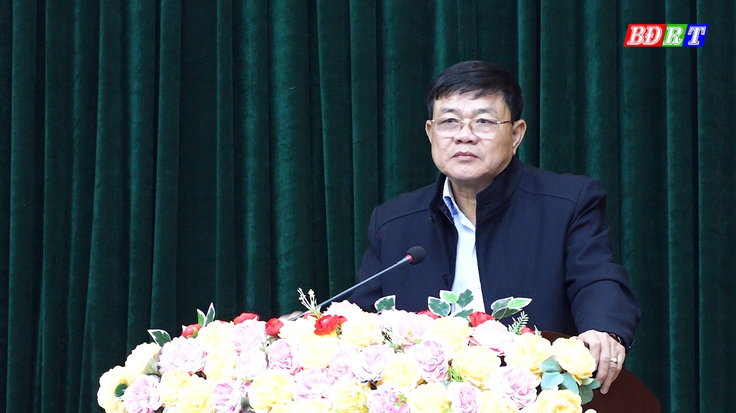 Đồng chí Đoàn Minh Thọ Phó Bí thư Thị ủy Chủ tịch UBND thị xã phát biểu tại hội nghị
