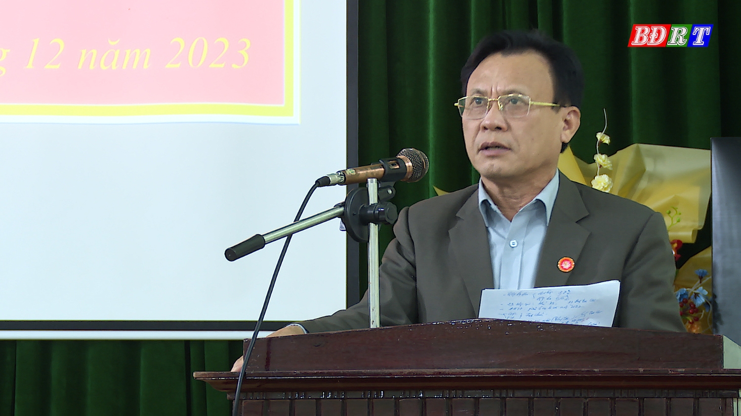 Đồng chí Phạm Duy Quang PBT TT Thị ủy, Chủ tịch HĐND thị xã kết luận hội nghị