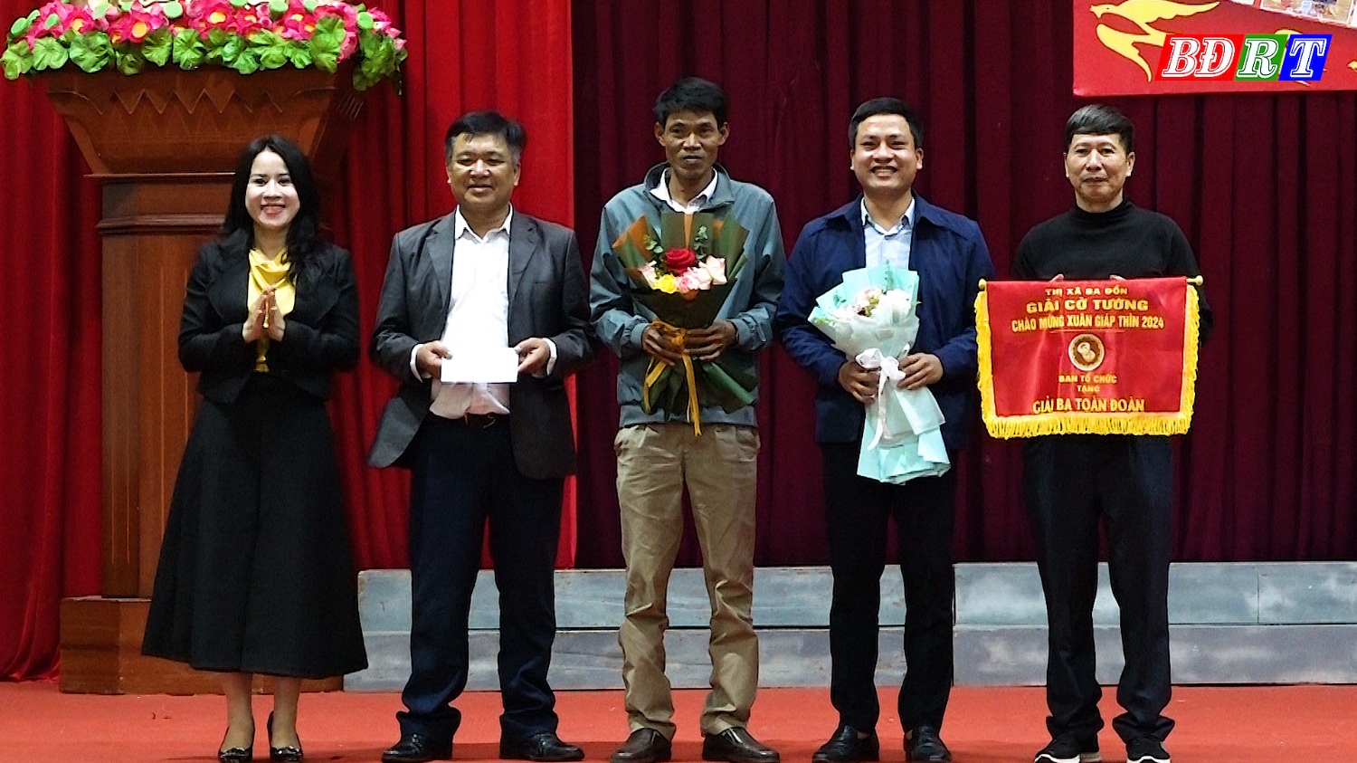 BTC trao giải Ba toàn đoàn cho đội phường Quảng Thọ