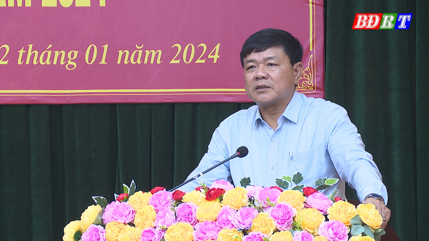 Đồng chí Đoàn Minh Thọ, Chủ tịch UBND thị xã phát biểu tại hội nghị