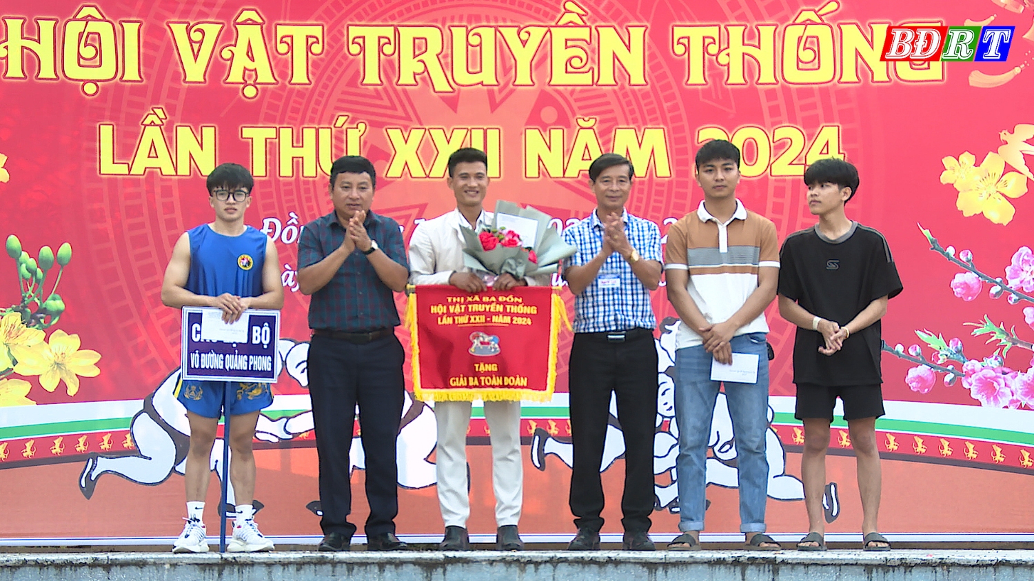 Ban Tổ chức đã trao giải Ba toàn đoàn cho võ đường Quảng Phong