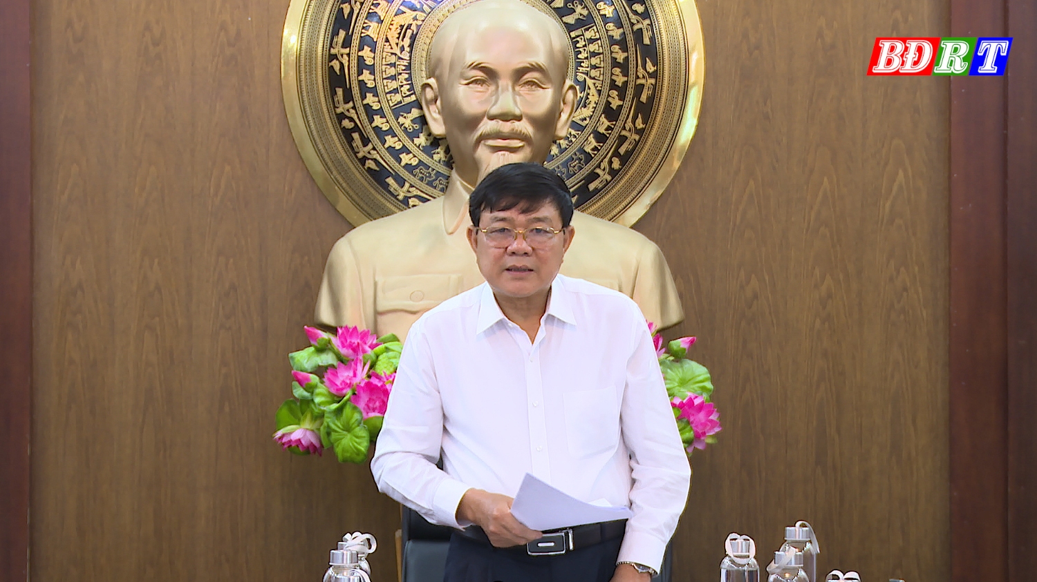 Đồng chí Chủ tịch UBND thị xã Đoàn Minh Thọ phát biểu kết luận hội nghị
