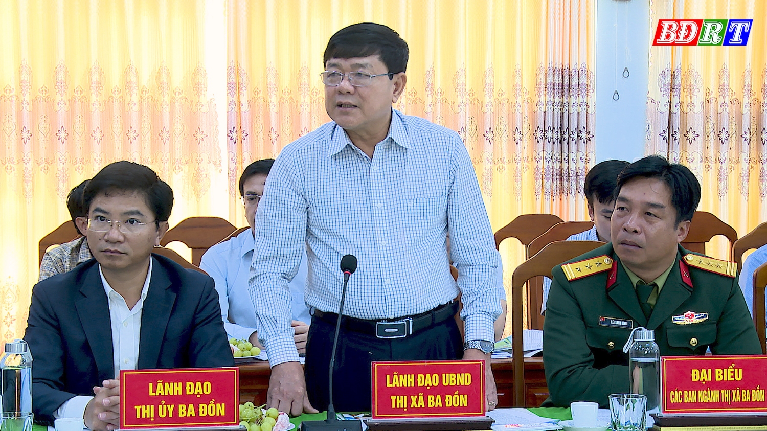Đồng chí Chủ tịch UBND thị xã Đoàn Minh Thọ phát biểu tại buổi làm việc