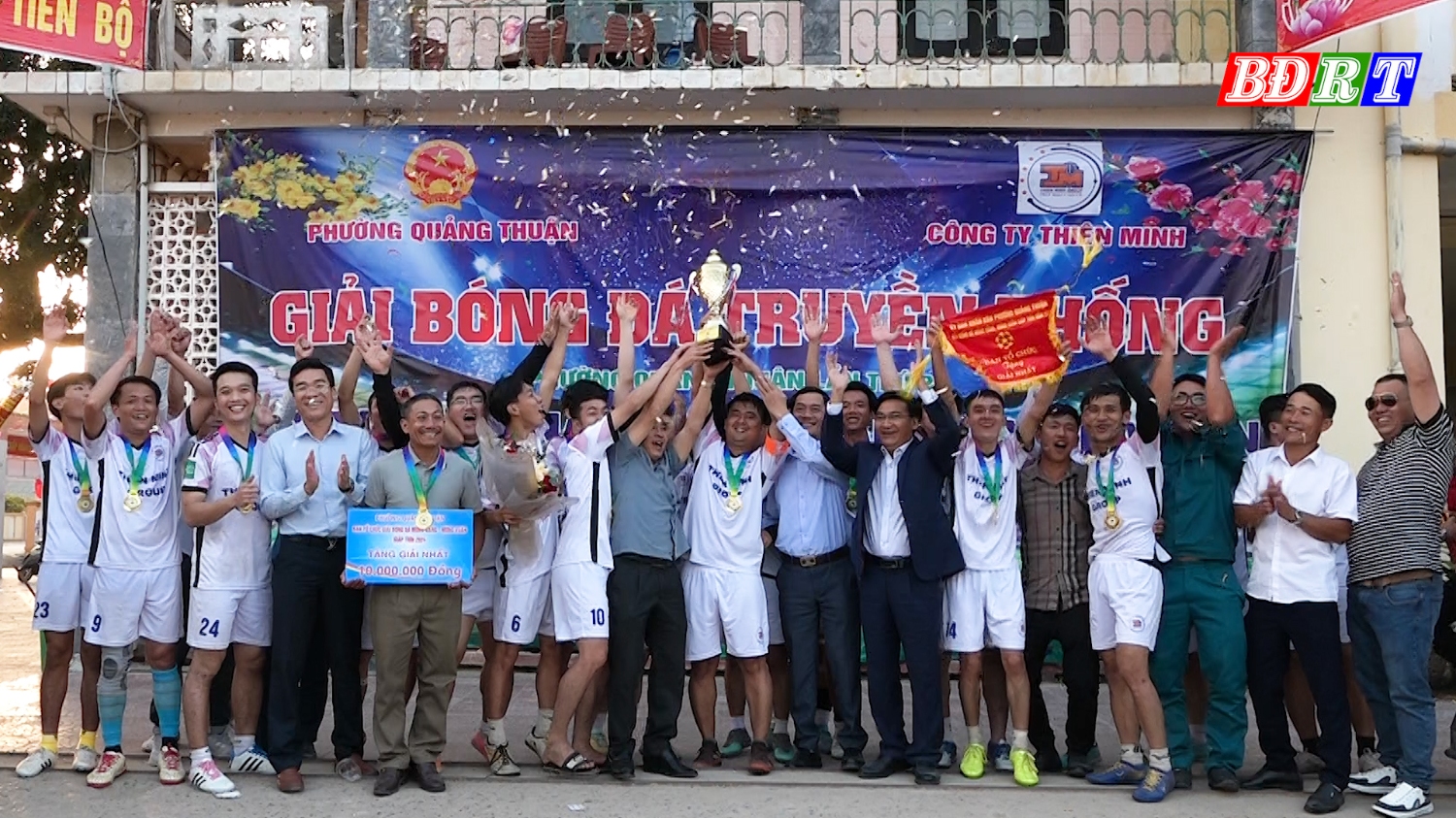 TDP Thuận Bài xuất sắc giành được Cúp vô địch