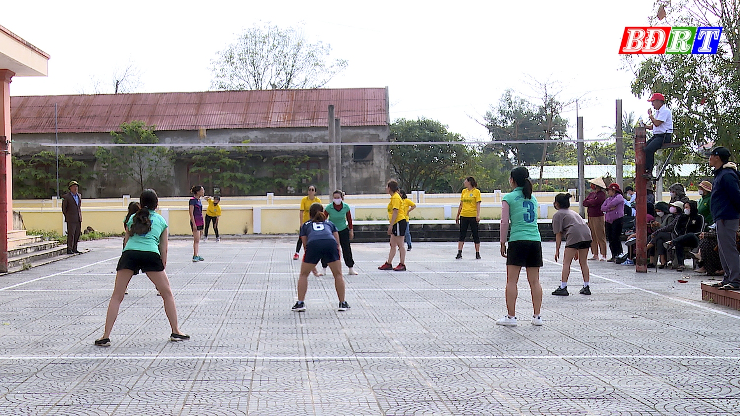 Xã Quảng Trung tổ chức thi đầu bóng chuyền nữ