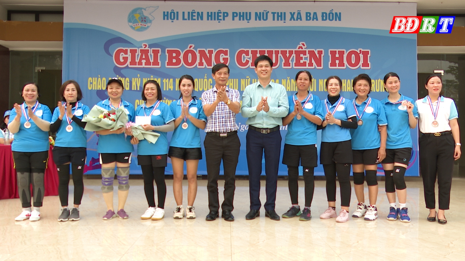 đội bóng chuyền hơi nữ phường Quảng Thọ giành Nhì