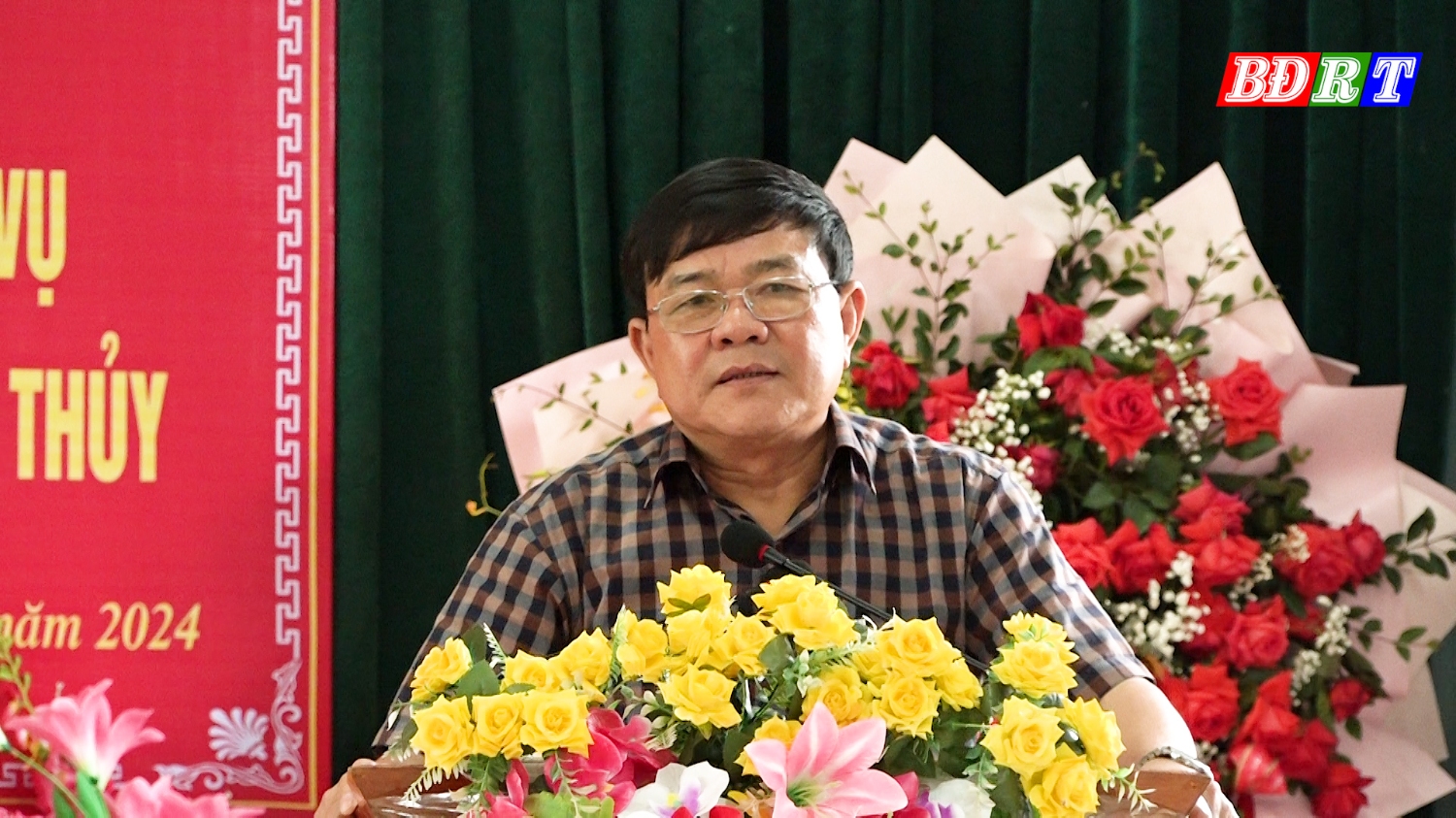 Đồng chí Chủ tịch UBND thị xã Đoàn Minh Thọ phát biểu tại hội nghị