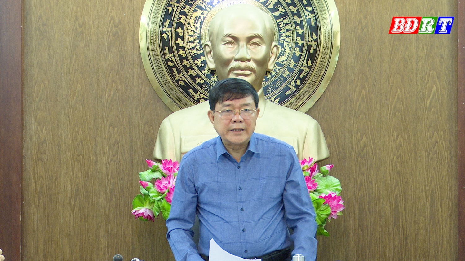 Đồng chí Đoàn Minh Thọ PBT Thị ủy, Chủ tịch UBND thị xã phát biểu chỉ đạo tại cuộc họp
