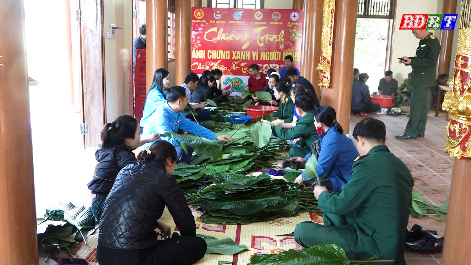 Mặt trận đoàn thể phường Quảng Long tham gia gói Bánh chưng xanh vì người nghèo