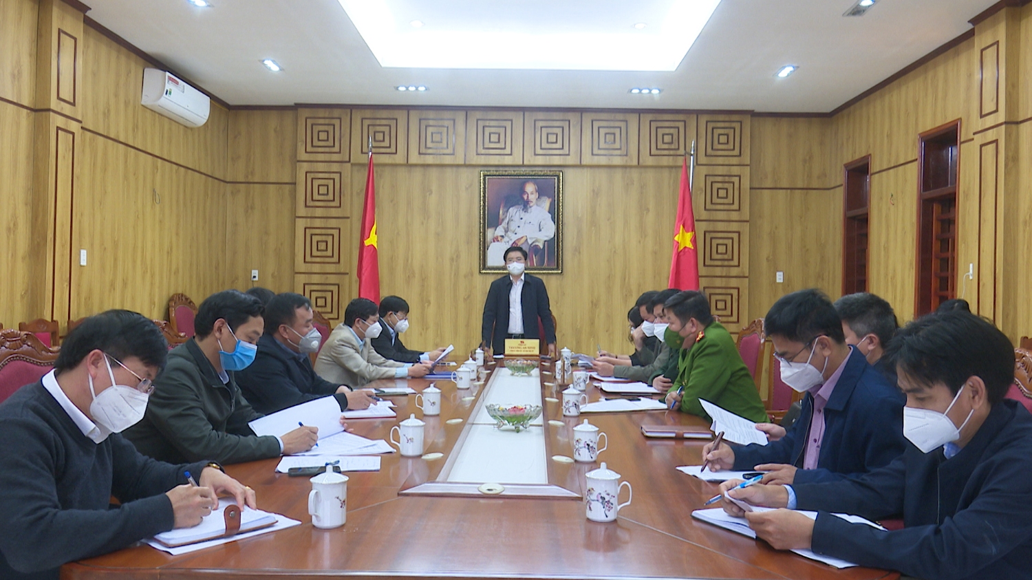 Đồng chí Trương An Ninh-UVTV Tỉnh ủy-Bí thư Thị ủy -Trưởng Ban chỉ đạo phòng chống Covid-19 thị xã phát biểu kết luận tại buổi họp.