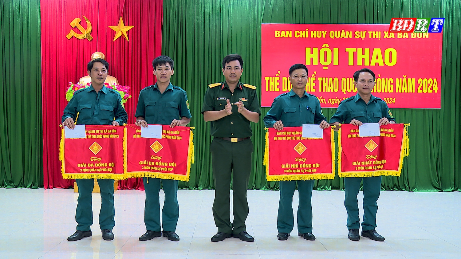 Ban CHQS thị xã đã trao giải nhất Đồng đội cho xã Quảng Văn, giải nhì đồng đội cho xã Quảng Hải và Đồng giải ba cho xã Quảng Minh và xã Quảng Tiên