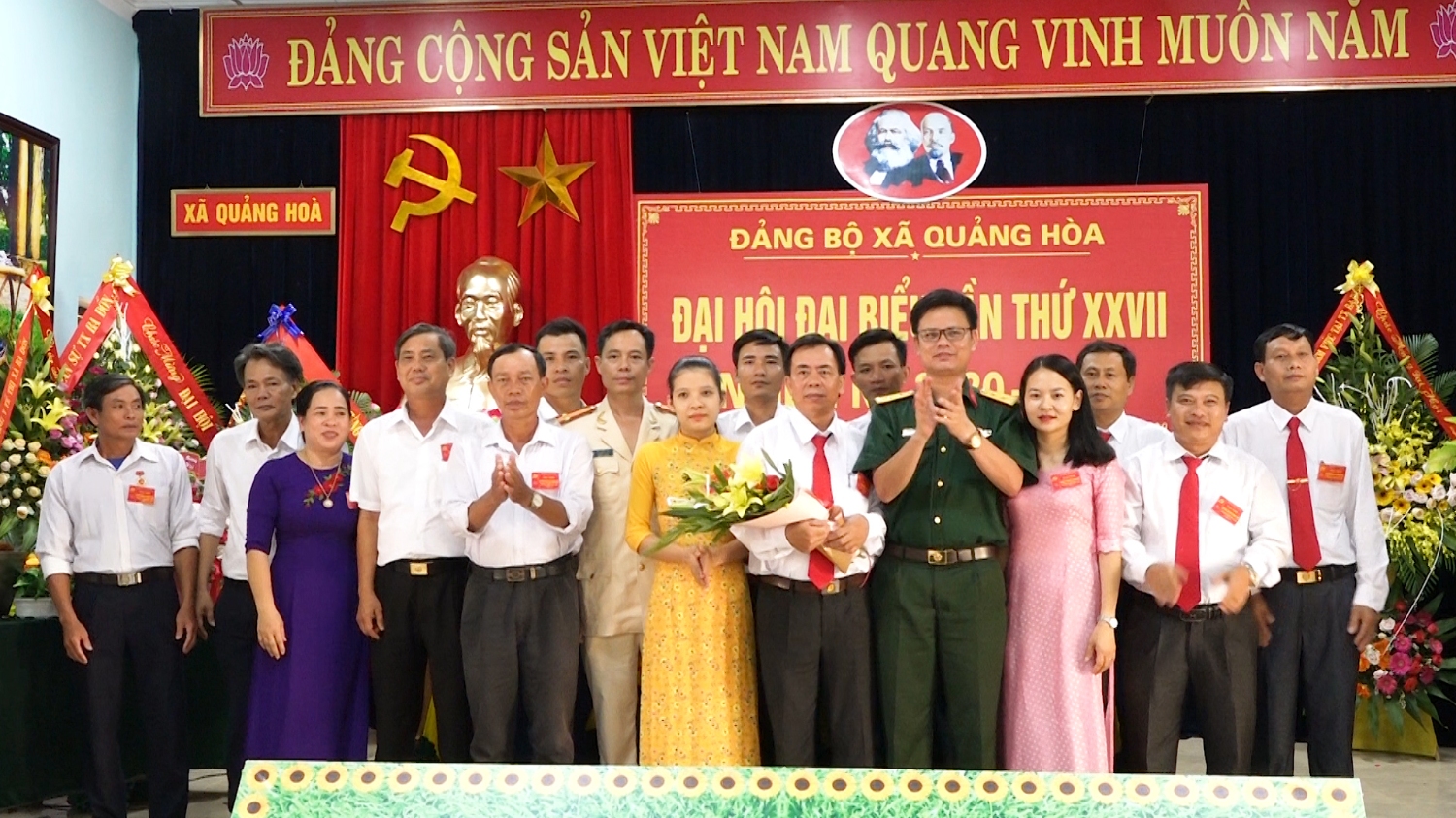 BCH khóa mới ra mắt tại Đại hội Đảng bộ xã Quảng Hòa lần thứ XXVII, nhiệm kỳ 2020 2025