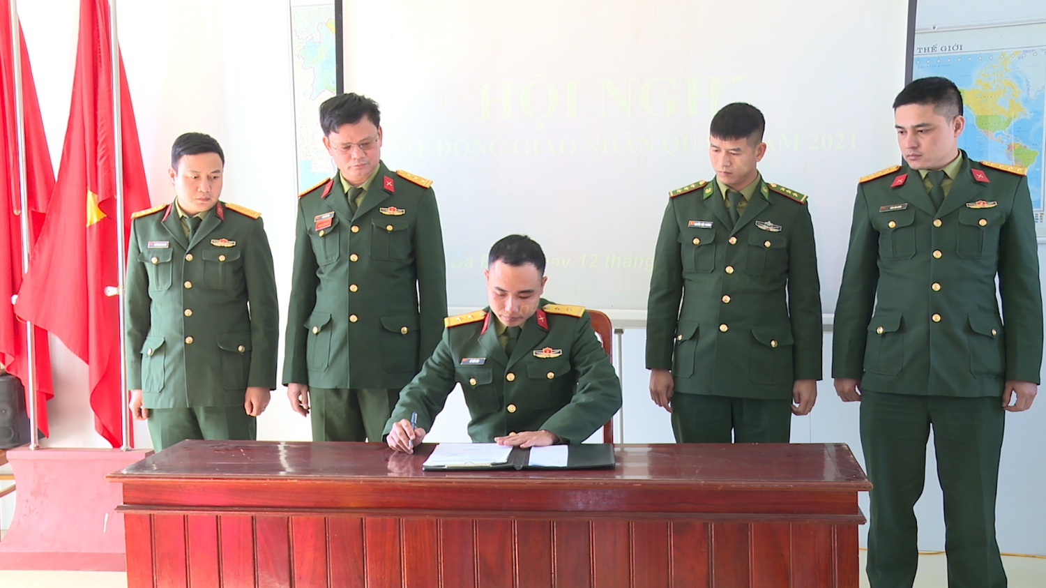 BCH Quân sự thị xã ký kết biên bản hiệp đồng giao, nhận quân năm 2021 với các đơn vị nhận quân