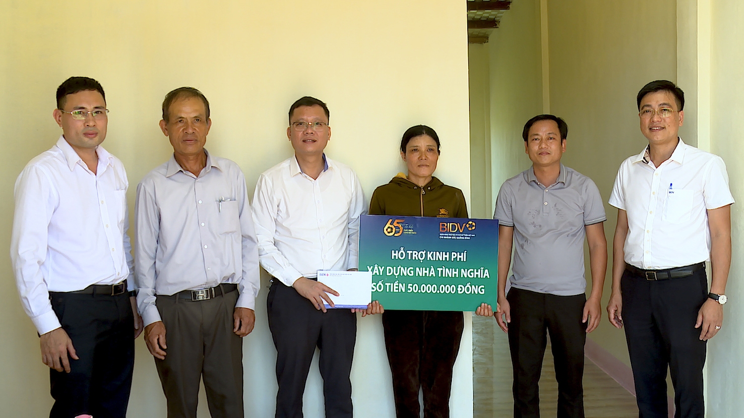 BIDV Bắc Quảng Bình hỗ trợ xây nhà cho chị Nguyễn Thị Hường với số tiền 50 triệu đồng