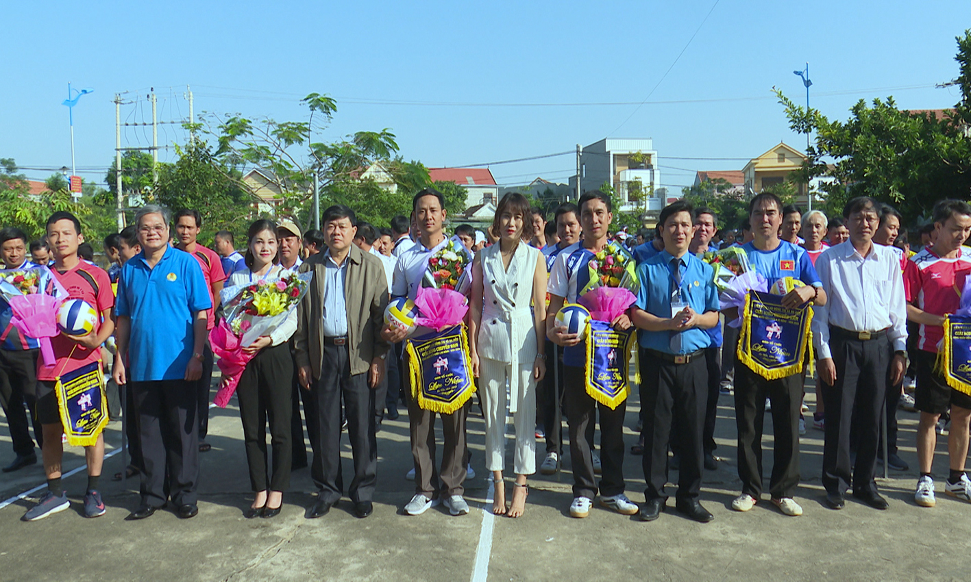Liên đoàn lao động thị xã Ba Đồn tổ chức thành công giải bóng chuyền CNVCLĐ năm 2018