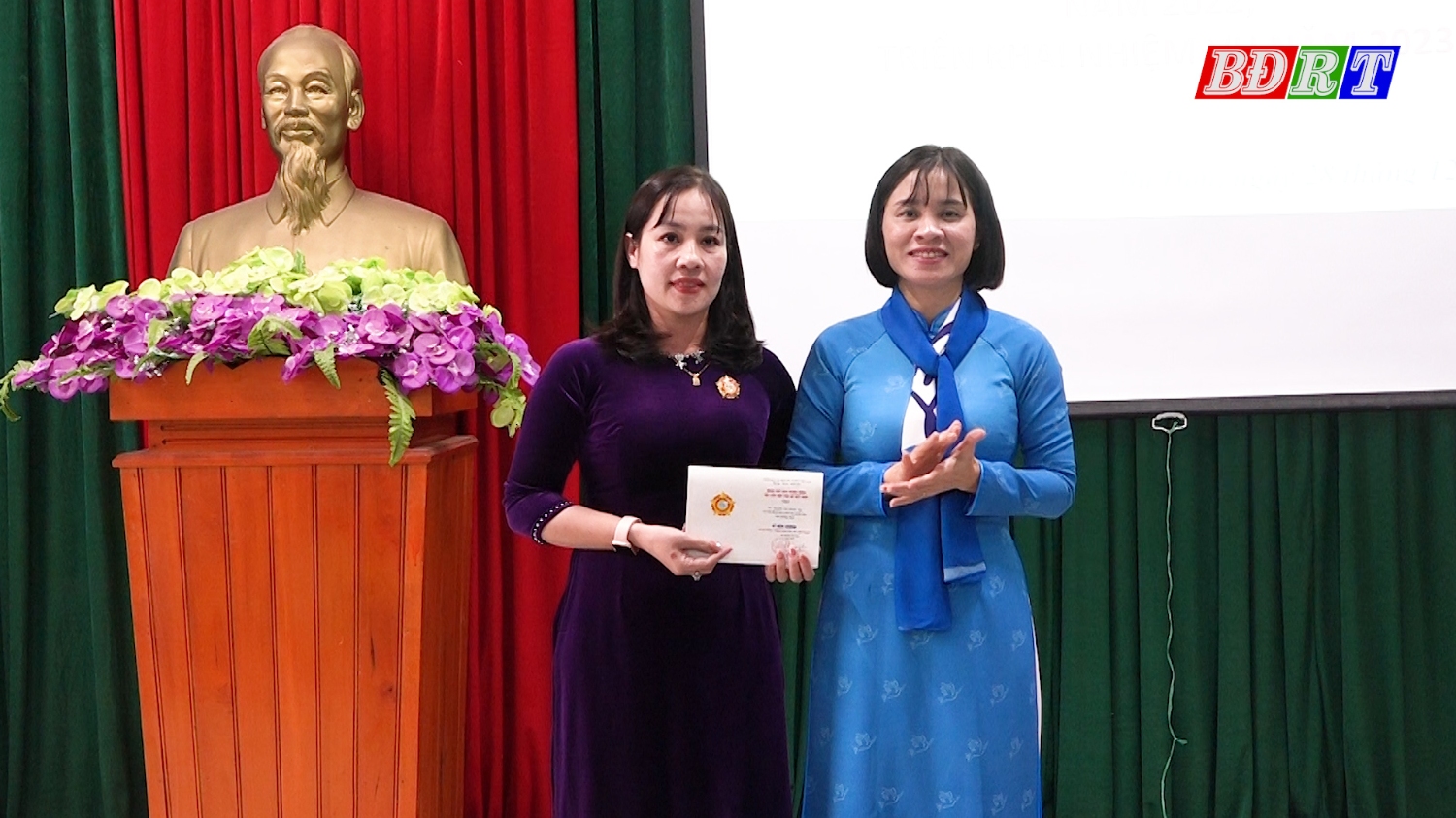 Cá nhân vinh dự được nhận Kỷ niệm chương Vì sự phát triển của phụ nữ Việt Nam”