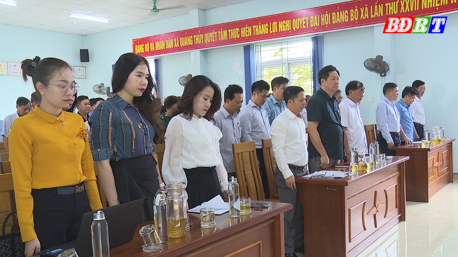 Các đại biểu, cử tri đã dành phút mặc niệm, tưởng nhớ Tổng Bí thư Nguyễn Phú Trọng