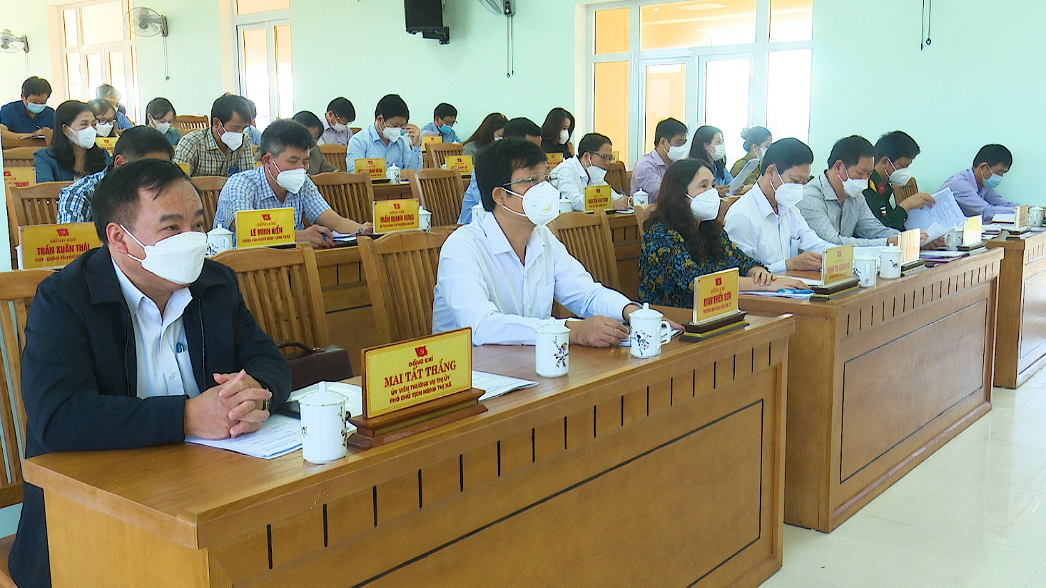 Các đại biểu tham dự Hội nghị BCH Đảng bộ thị xã Ba Đồn