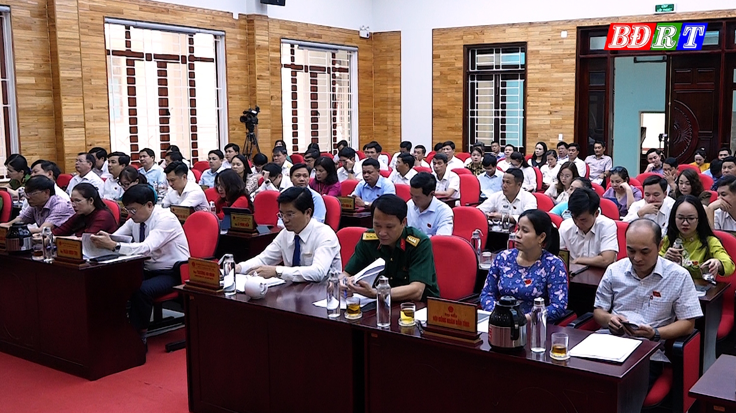 Các đại biểu tham dự kỳ họp (1)