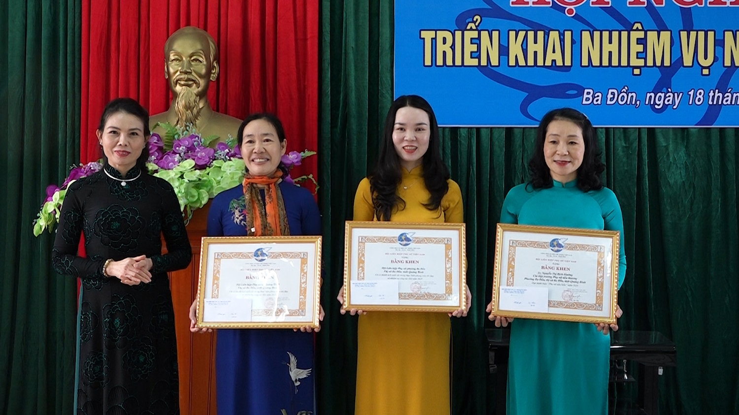 các tập thể và cá nhân có thành tích xuất sắc trong công tác hoạt động hội năm 2020 đã nhận được bằng khen của Hội LHPN Việt Nam