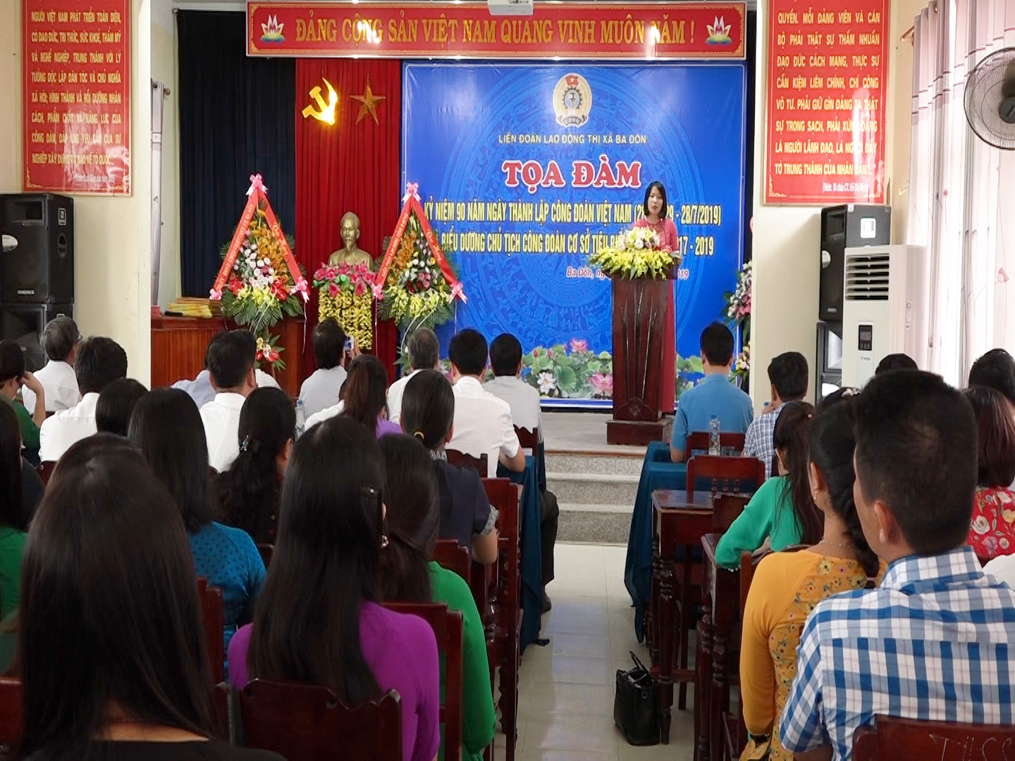 Tọa đàm kỷ niệm 90 năm thành lập Công đoàn Việt Nam, tuyên dương Chủ tịch công đoàn cơ sở tiêu biểu giai đoạn 2017-2019.