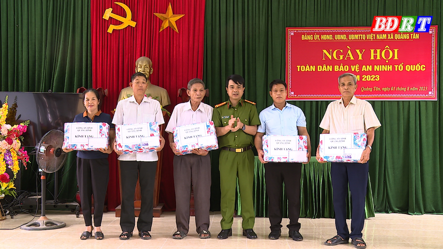 Công an tỉnh Quảng Bình khen thưởng cho 05 cá nhân điển hình có đóng góp tích cực trong công tác đảm bảo ANTT