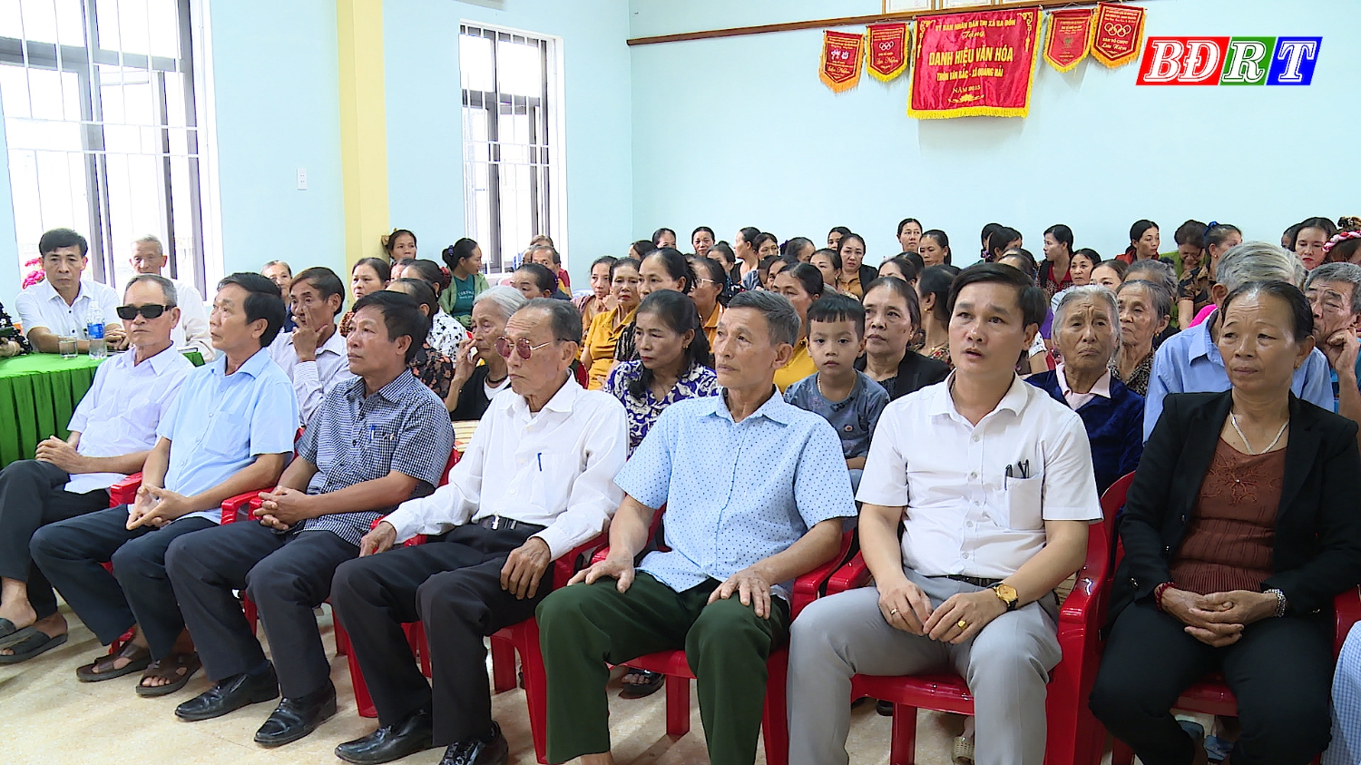 Đại biểu dự ngày hội Đại đoàn kết tại thôn Vân Bắc, xã Quảng Hải