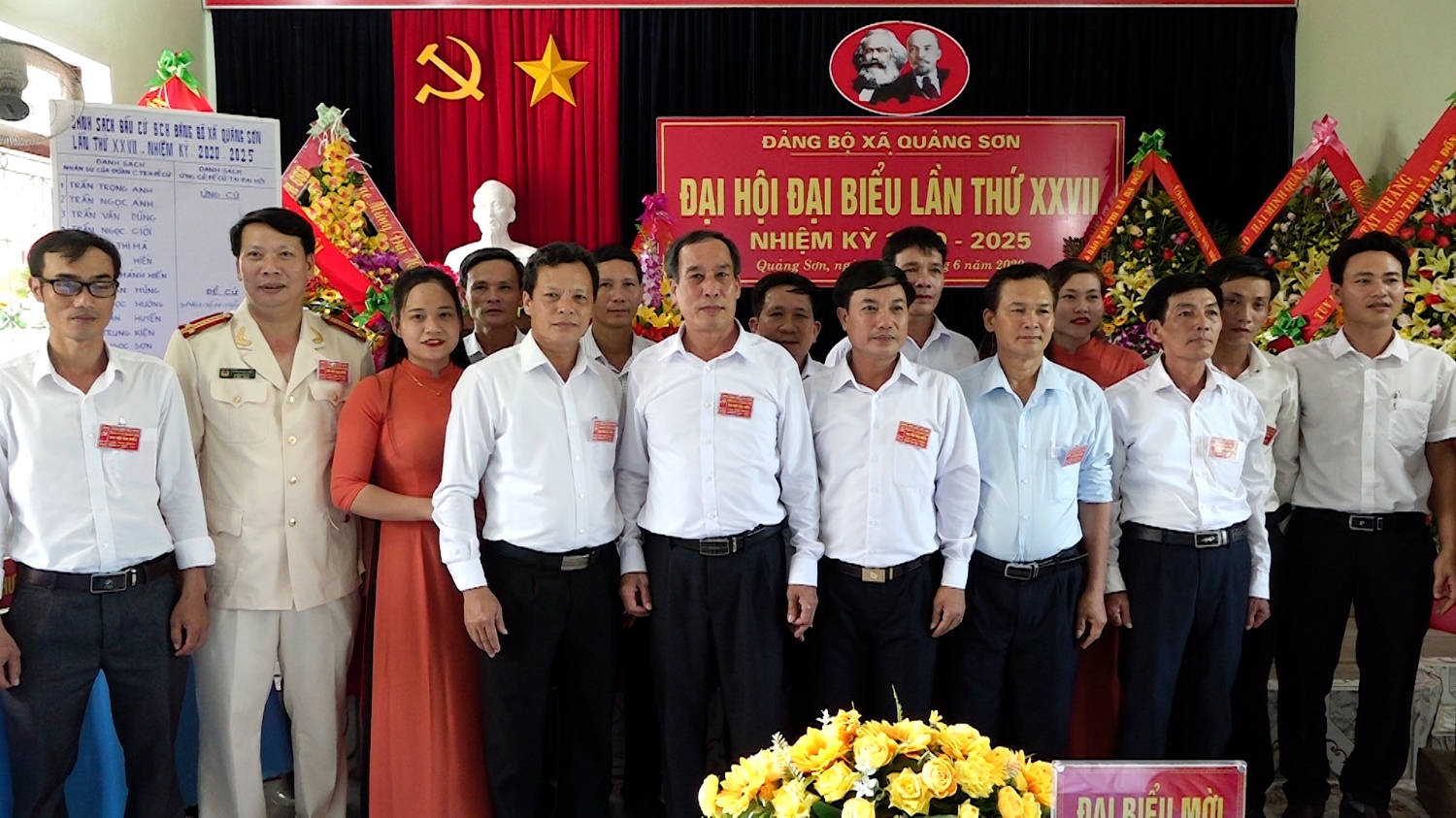 đại biểu ra mắt trước đại hội đảng bộ xã quảng sơn