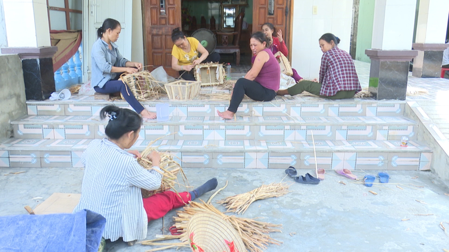 Phường Quảng Thọ đa dạng các sản phẩm đan lát từ bèo  lục bình.