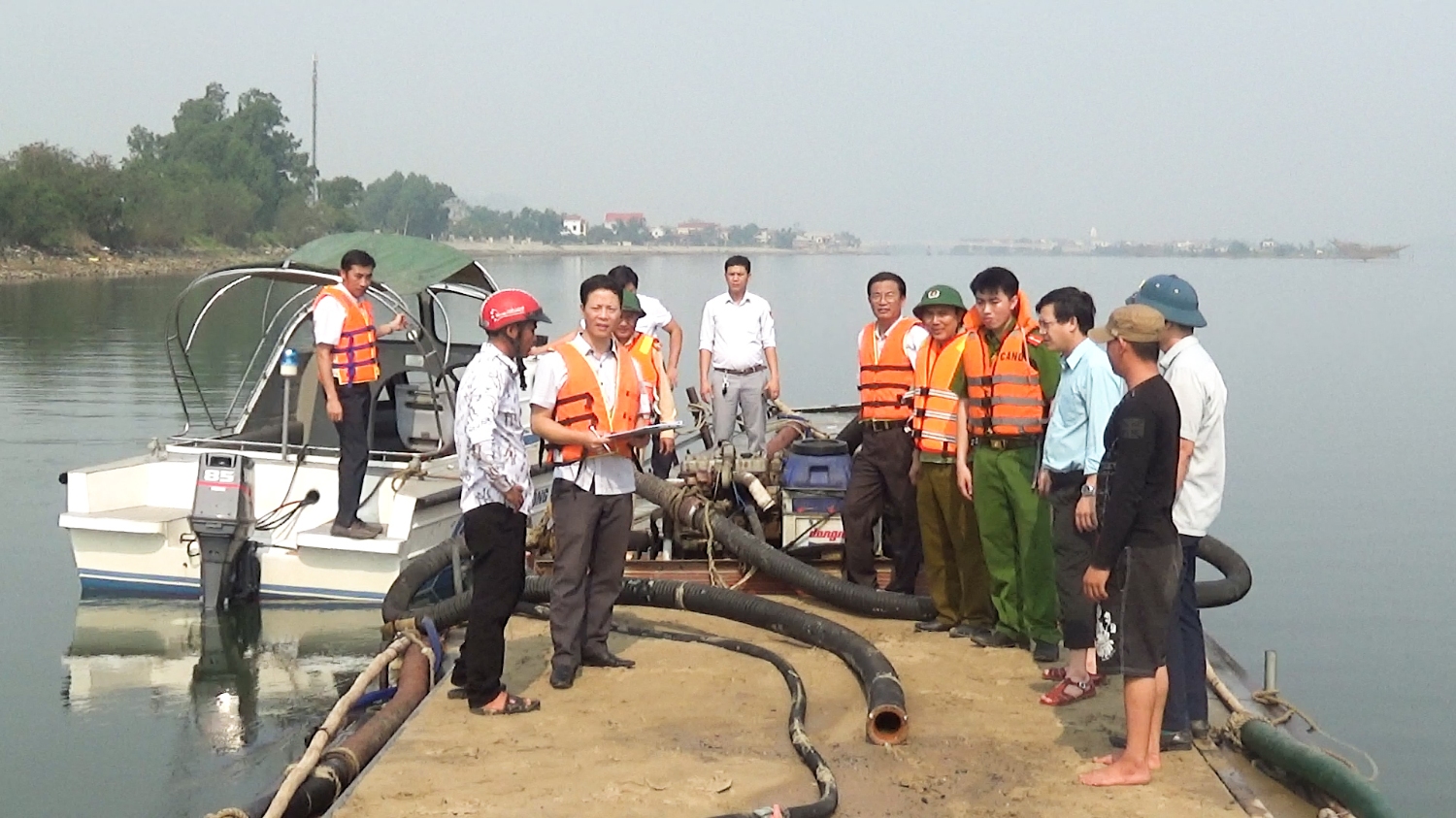Đoàn kiểm tra liên ngành khoáng sản thị xã Ba Đồn xử lý trường hợp khai thác cát trái phép