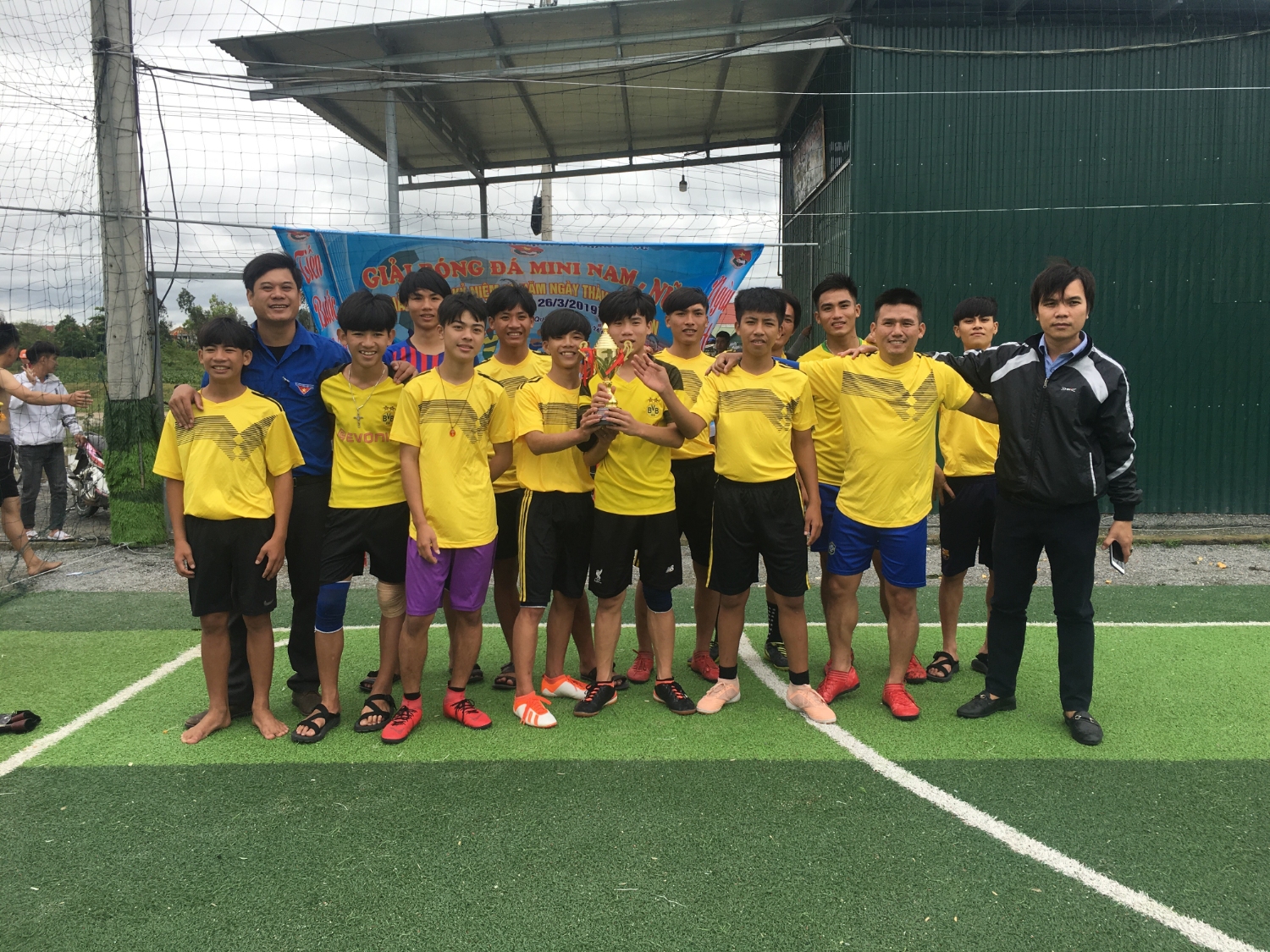 Đoàn thanh niên xã Quảng Lộc tổ chức giải bóng đá mini nam nữ năm 2019