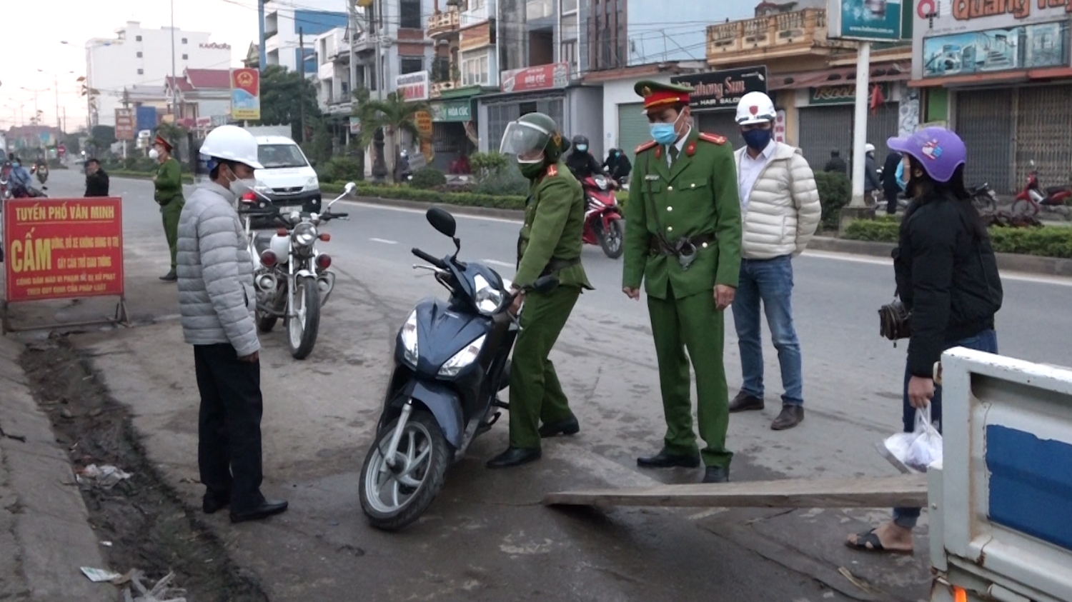 Thị xã Ba Đồn: Ra quân xử lý các trường hợp vi phạm về dừng, đỗ xe ...