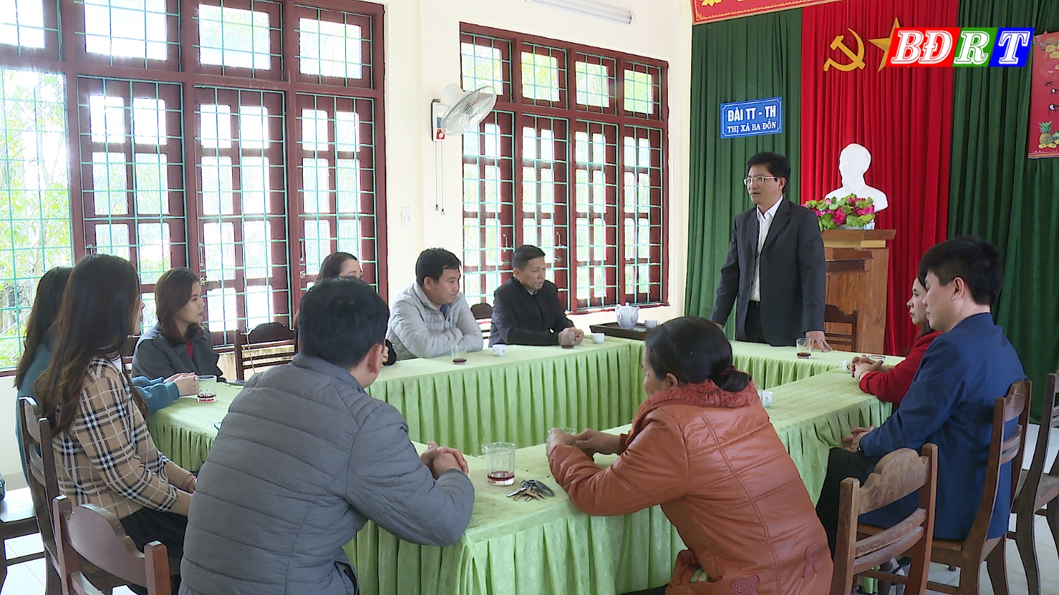 Đồng chí Bí thư Thị ủy Ba Đồn Trương An Ninh làm việc với đội ngũ phóng viên, biên tập viên của Trung tâm VH TT&TT thị xã