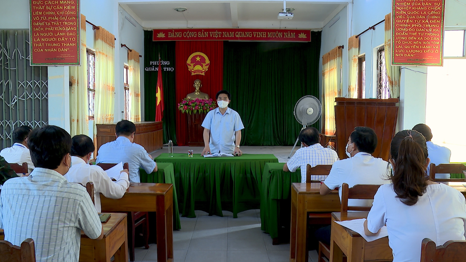 Đồng chí Bí thư Thị ủy làm việc với UBND phường Quảng Thọ