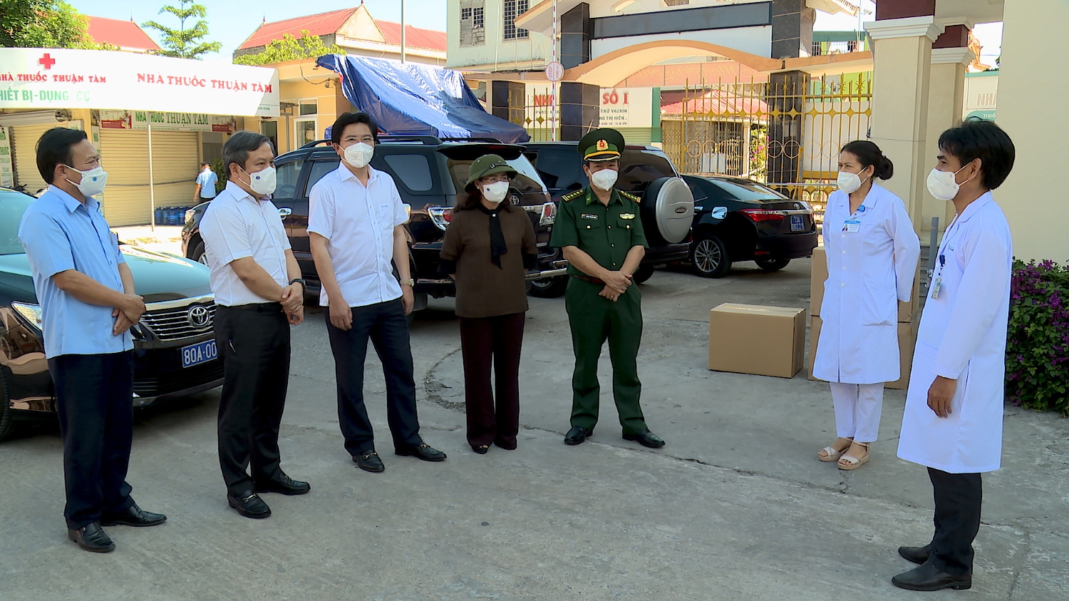 Đồng chí Bí thư Tỉnh ủy thăm, động viên lực lượng tuyến đầu phòng chống dịch covid 19 tại Bệnh viện đa khoa khu vực Bắc Quảng Bình