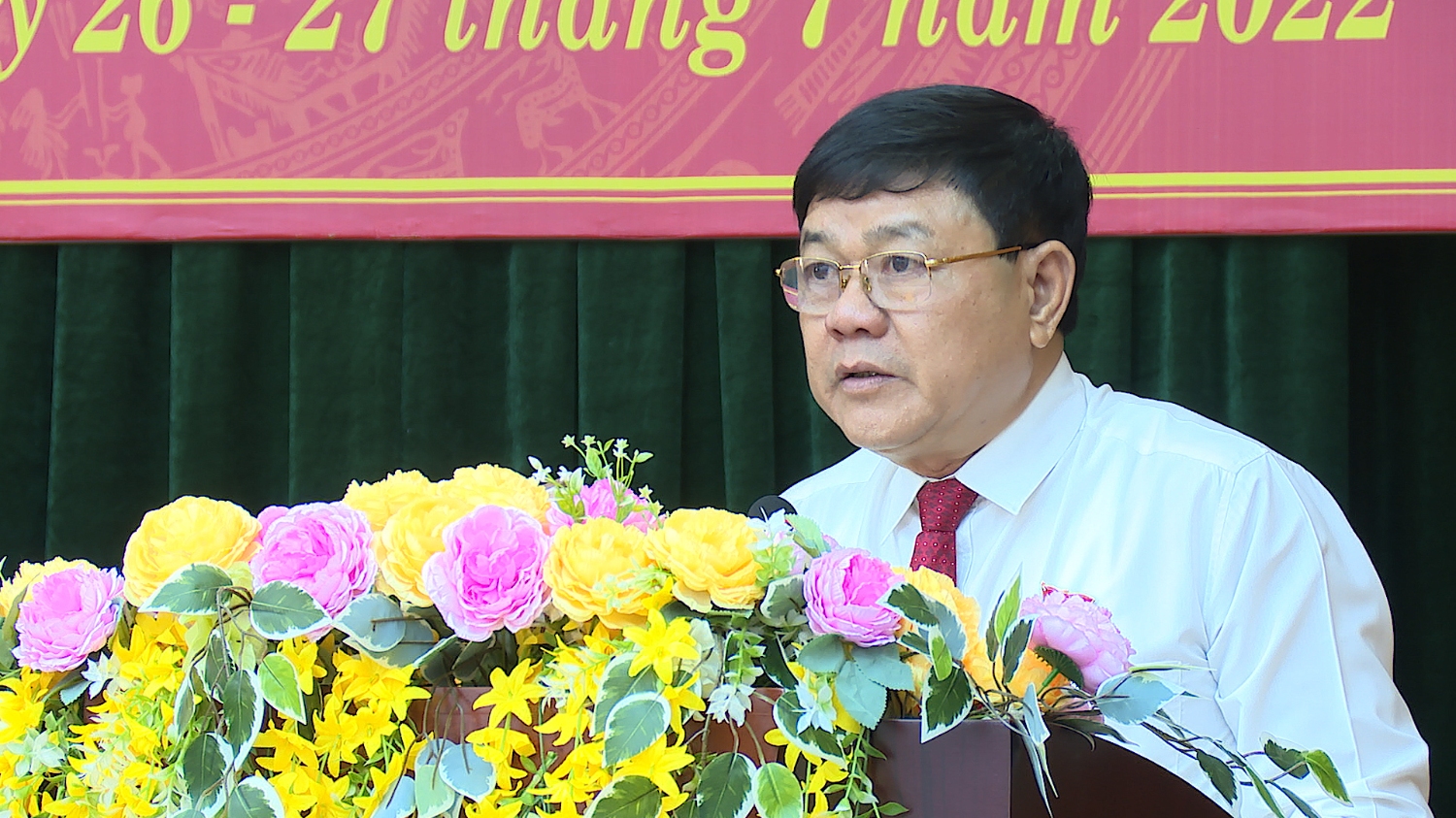 đồng chí Chủ tịch UBND thị xã Đoàn Minh Thọ phát biểu tại kỳ họp