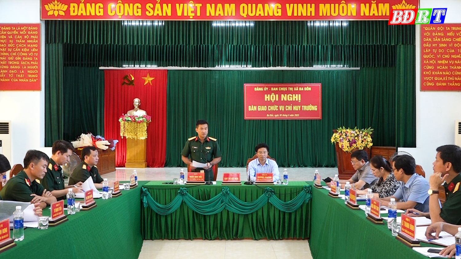 Đồng chí Đại tá Đoàn Sinh Hòa UVTV Tỉnh ủy, Chỉ huy trưởng Bộ CHQS tỉnh phát biểu tại hội nghị