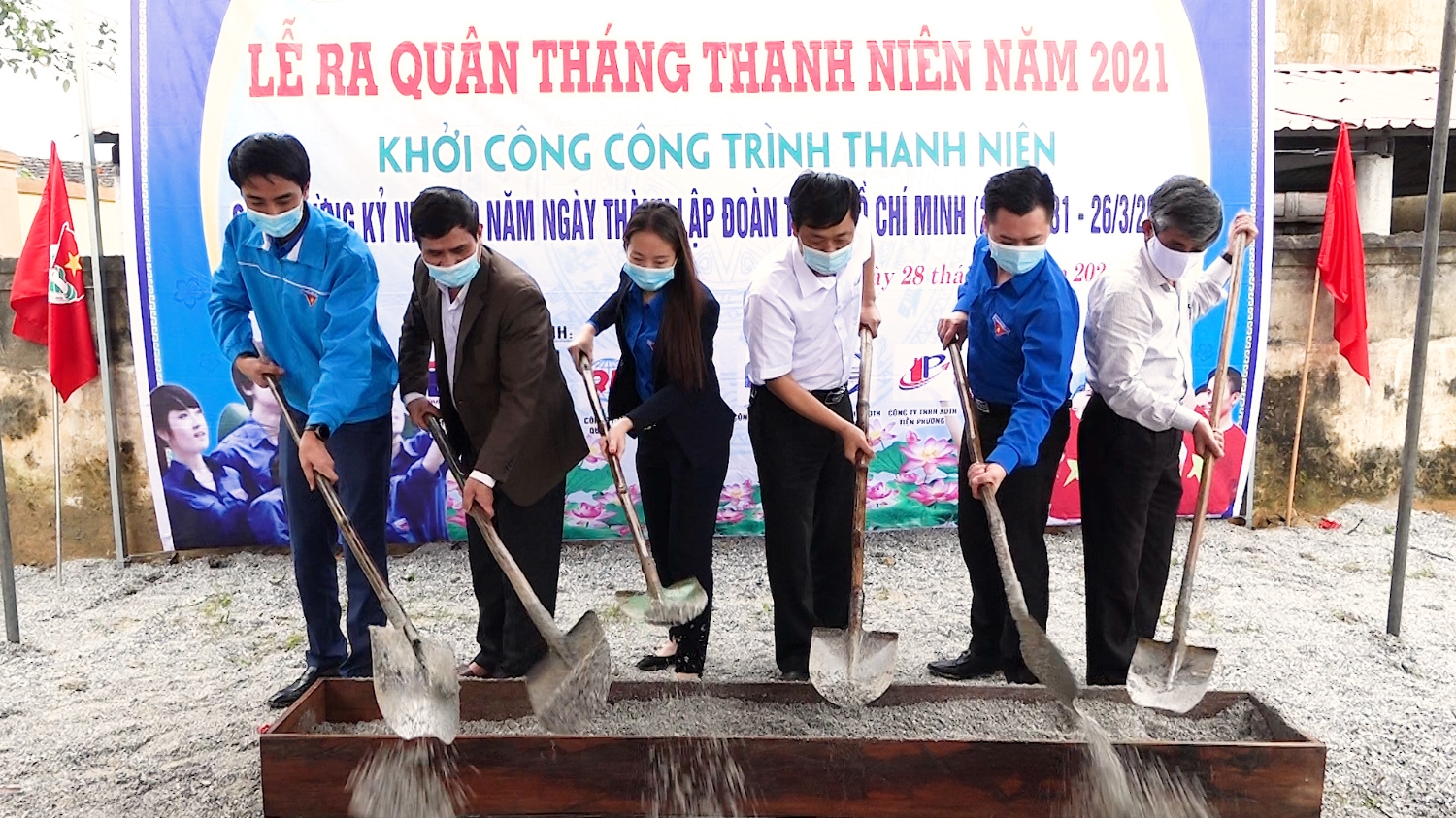 Khởi công công trình thanh niên xây dựng khuôn viên nghĩa trang Liệt sỹ xã Quảng Lộc.