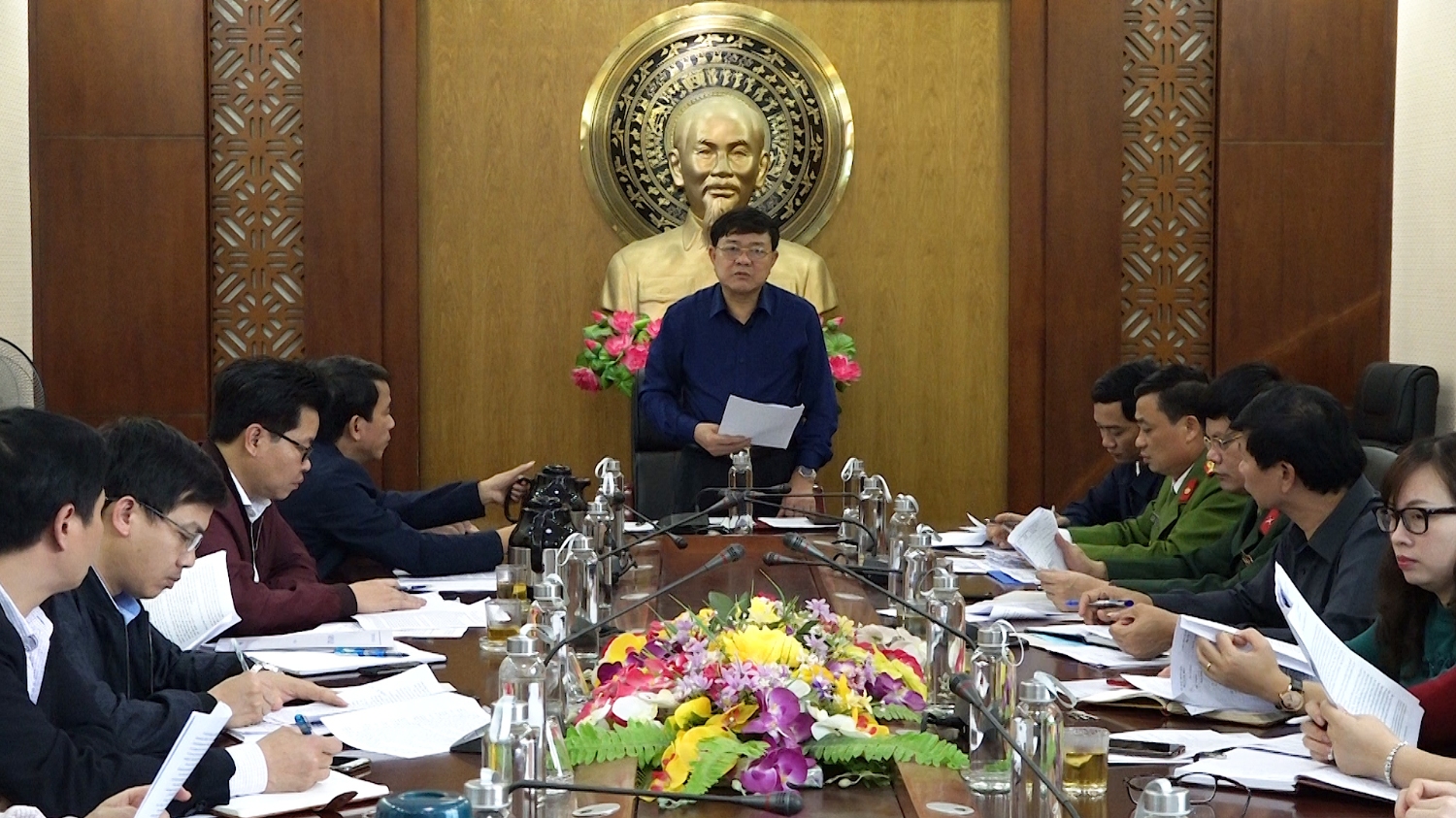 Đồng chí Đoàn Minh Thọ- Phó Bí thư Thị ủy, Chủ tịch UBND thị xã phát biểu tại hội nghị.